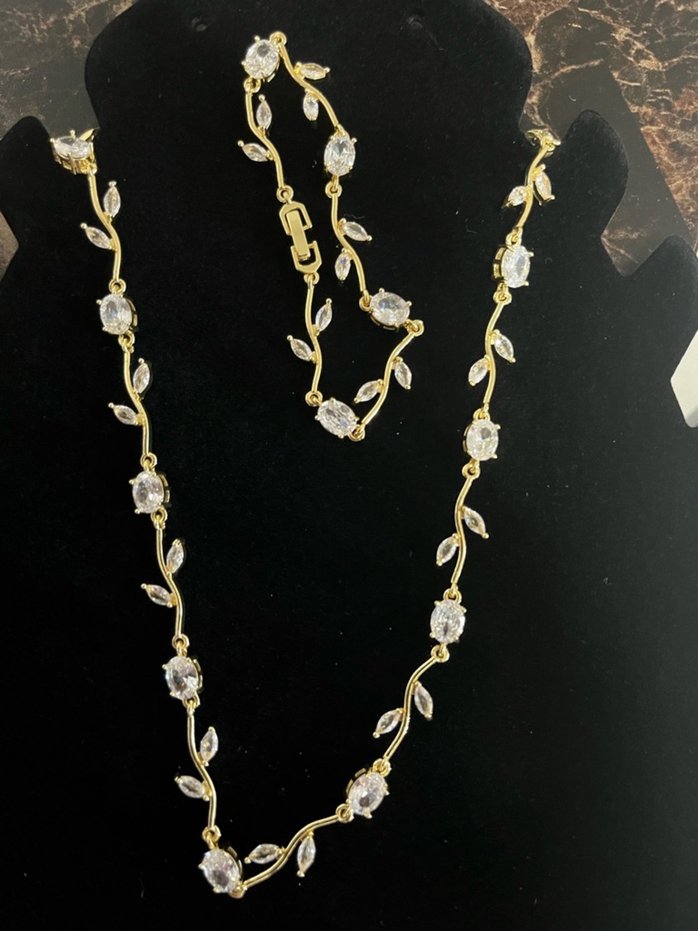 Crystal Necklace with a Gold Tulip-Vine Desing and Matching Bracelet - women’s J